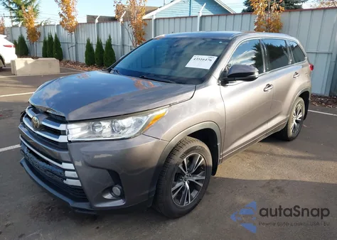 2017 Toyota Highlander Le Plus из США, поврежденный, VIN 5TDBZRFH5HS443592